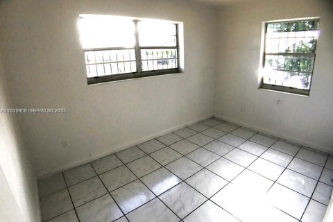 Commercial property in Miami, Florida 130.43 sq.m. № 1991332 - photo 13