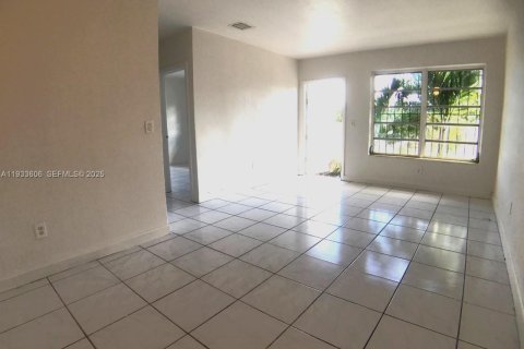 Propiedad comercial en venta en Miami, Florida, 130.43 m2 № 1991332 - foto 3