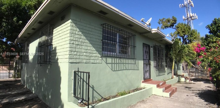 Propiedad comercial en Miami, Florida 130.43 m2 № 1991332