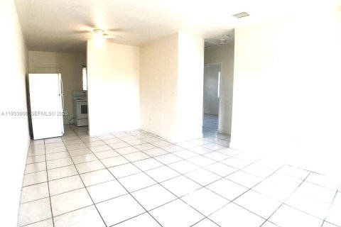 Commercial property in Miami, Florida 130.43 sq.m. № 1991332 - photo 12