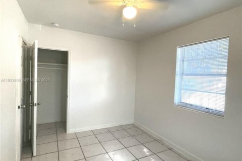 Commercial property in Miami, Florida 130.43 sq.m. № 1991332 - photo 18