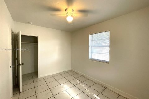 Commercial property in Miami, Florida 130.43 sq.m. № 1991332 - photo 19