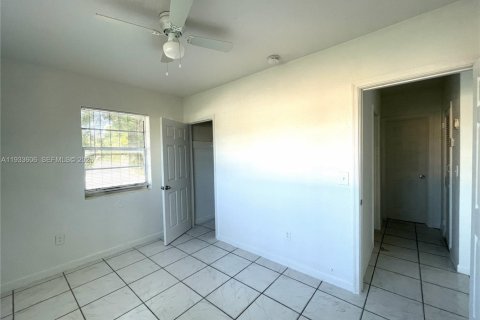Commercial property in Miami, Florida 130.43 sq.m. № 1991332 - photo 24
