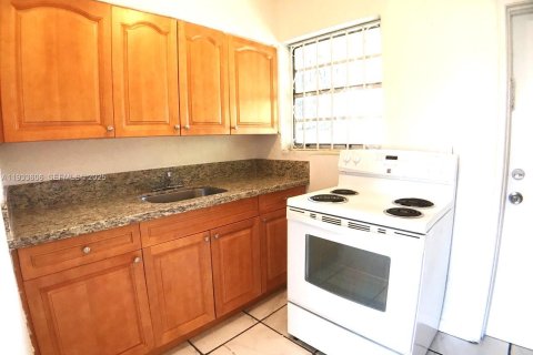 Propiedad comercial en venta en Miami, Florida, 130.43 m2 № 1991332 - foto 2