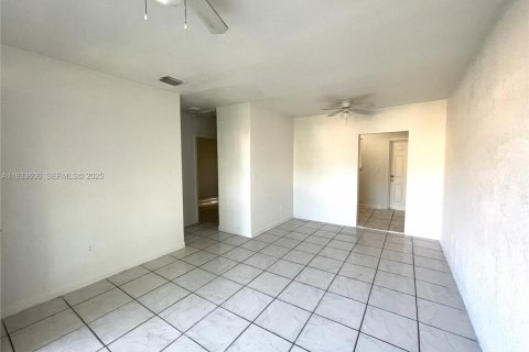 Commercial property in Miami, Florida 130.43 sq.m. № 1991332 - photo 26