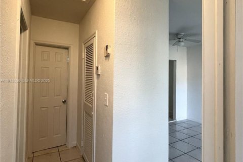 Commercial property in Miami, Florida 130.43 sq.m. № 1991332 - photo 21