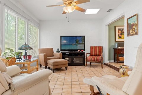 Villa ou maison à vendre à Weeki Wachee, Floride: 2 chambres, 133.69 m2 № 1789069 - photo 25