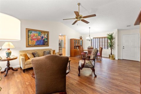 Villa ou maison à vendre à Weeki Wachee, Floride: 2 chambres, 133.69 m2 № 1789069 - photo 10