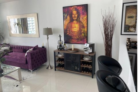 Condo in Miami, Florida, 1 bedroom  № 1696301 - photo 14