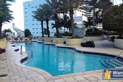 Condo in Miami, Florida, 1 bedroom  № 1696301 - photo 3