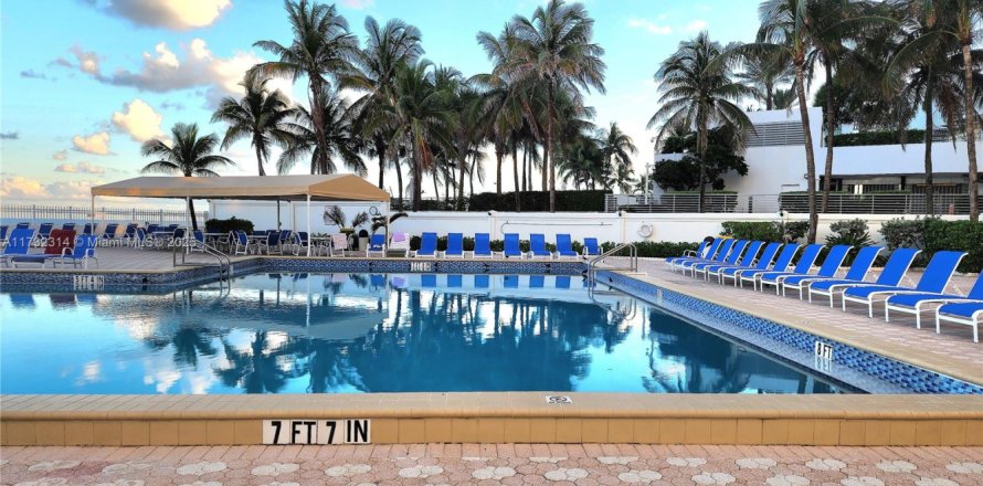 Condominio en Hollywood, Florida, 1 dormitorio № 2034828