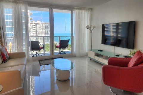 Condominio en venta en Hollywood, Florida, 1 dormitorio, 73.39 m2 № 2034828 - foto 3