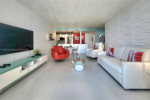 Condominio en venta en Hollywood, Florida, 1 dormitorio, 73.39 m2 № 2034828 - foto 8