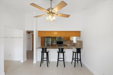 House in Sunrise, Florida 3 bedrooms, 165.64 sq.m. № 2000422 - photo 23