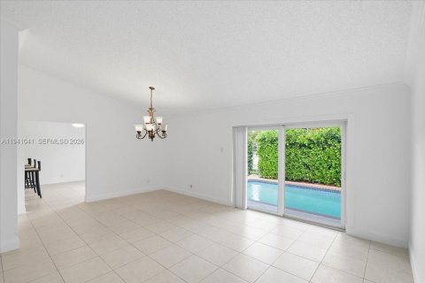 House in Sunrise, Florida 3 bedrooms, 165.64 sq.m. № 2000422 - photo 14