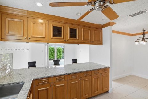 House in Sunrise, Florida 3 bedrooms, 165.64 sq.m. № 2000422 - photo 22