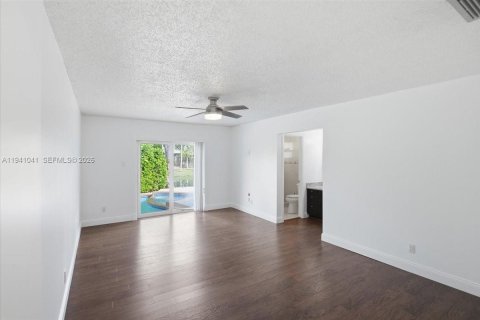 House in Sunrise, Florida 3 bedrooms, 165.64 sq.m. № 2000422 - photo 27