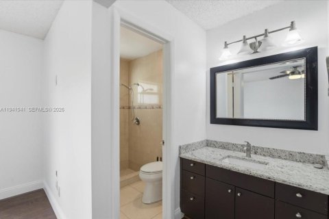 House in Sunrise, Florida 3 bedrooms, 165.64 sq.m. № 2000422 - photo 29