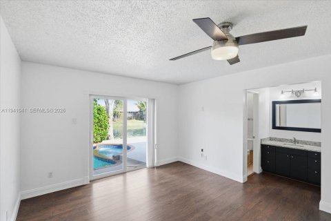 House in Sunrise, Florida 3 bedrooms, 165.64 sq.m. № 2000422 - photo 28