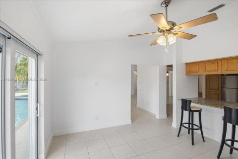 House in Sunrise, Florida 3 bedrooms, 165.64 sq.m. № 2000422 - photo 24