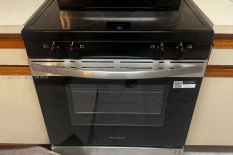 Condominio en alquiler en Sunrise, Florida, 1 dormitorio, 70.05 m2 № 2042997 - foto 17