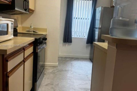 Condominio en alquiler en Sunrise, Florida, 1 dormitorio, 70.05 m2 № 2042997 - foto 15