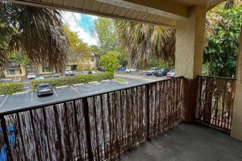 Condo in Sunrise, Florida, 1 bedroom  № 2042997 - photo 13