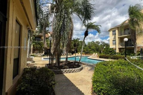 Condominio en alquiler en Sunrise, Florida, 1 dormitorio, 70.05 m2 № 2042997 - foto 24