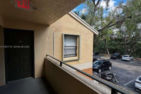 Condo in Sunrise, Florida, 1 bedroom  № 2042997 - photo 2