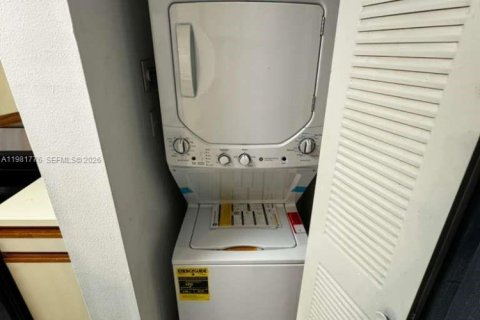 Condominio en alquiler en Sunrise, Florida, 1 dormitorio, 70.05 m2 № 2042997 - foto 19