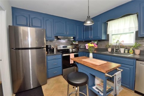 House in Cocoa, Florida 4 bedrooms, 187.48 sq.m. № 1883730 - photo 9