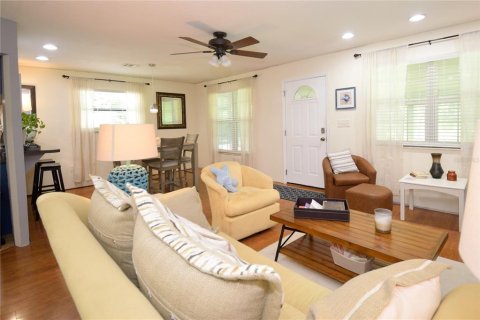 House in Cocoa, Florida 4 bedrooms, 187.48 sq.m. № 1883730 - photo 5