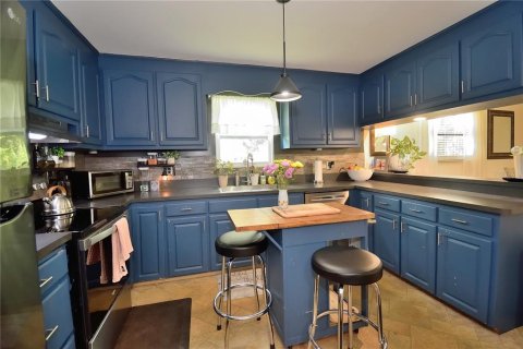 House in Cocoa, Florida 4 bedrooms, 187.48 sq.m. № 1883730 - photo 8