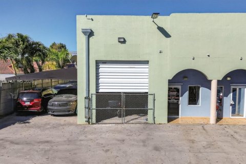 Commercial property in Hialeah Gardens, Florida № 2038337 - photo 25