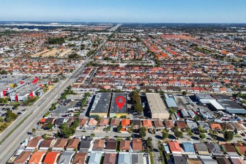 Commercial property in Hialeah Gardens, Florida № 2038337 - photo 22