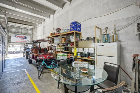 Commercial property in Hialeah Gardens, Florida № 2038337 - photo 19