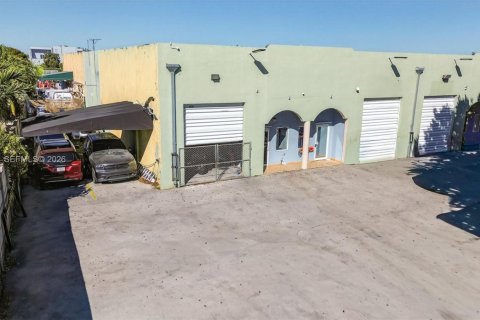 Commercial property in Hialeah Gardens, Florida № 2038337 - photo 24
