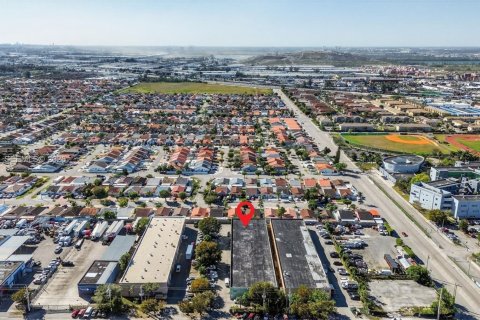 Commercial property in Hialeah Gardens, Florida № 2038337 - photo 20