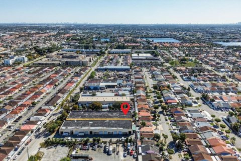 Commercial property in Hialeah Gardens, Florida № 2038337 - photo 21