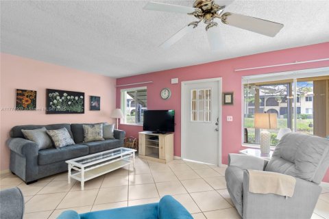 Condo in Greenacres, Florida, 2 bedrooms  № 1862762 - photo 4