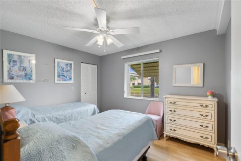 Condo in Greenacres, Florida, 2 bedrooms  № 1862762 - photo 12