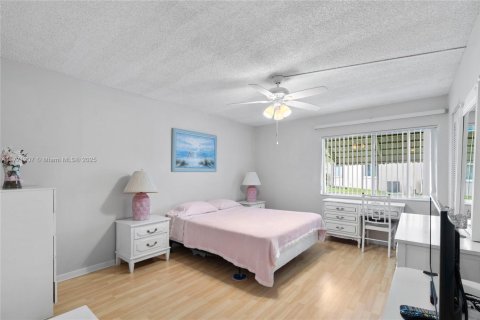 Condo in Greenacres, Florida, 2 bedrooms  № 1862762 - photo 13