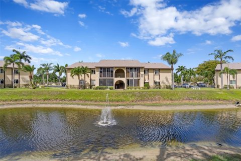 Condo in Greenacres, Florida, 2 bedrooms  № 1862762 - photo 3