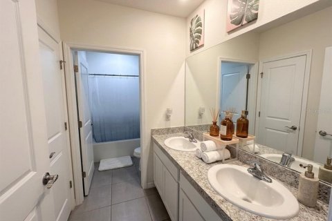 House in Wimauma, Florida 4 bedrooms, 312.34 sq.m. № 2212835 - photo 7