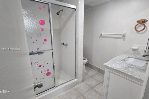 Copropriété à louer à Hialeah Gardens, Floride: 2 chambres, 89.19 m2 № 2179474 - photo 8