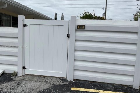 Снять в аренду виллу или дом в Холливуд, Флорида 1 спальня, 60.39м2, № 2003948 - фото 2