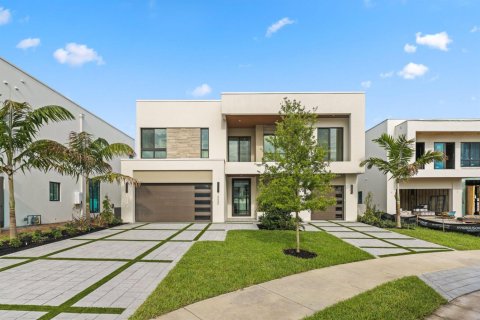 House in Delray Beach, Florida 4 bedrooms, 335.19 sq.m. № 2280996