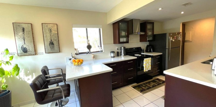 Condo in Miami, Florida, 3 bedrooms  № 1691738