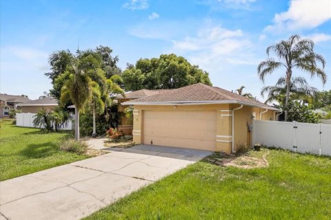House in Winter Haven, Florida 3 bedrooms, 134.15 sq.m. № 2112854