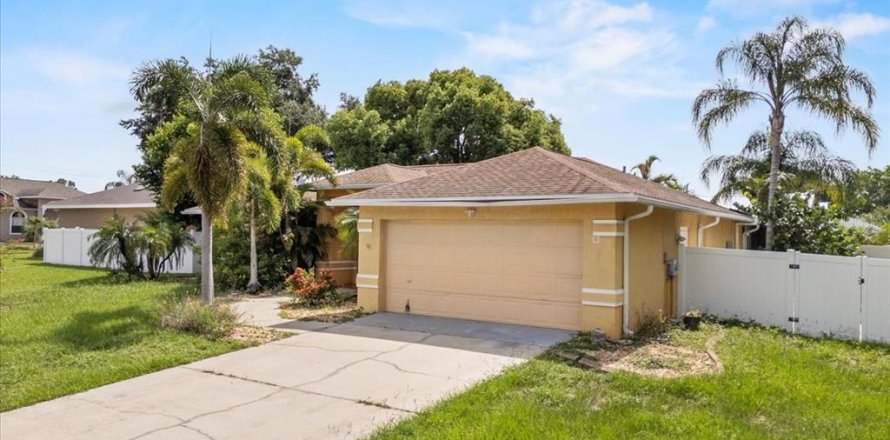 Casa en Winter Haven, Florida 3 dormitorios, 134.15 m2 № 2112854